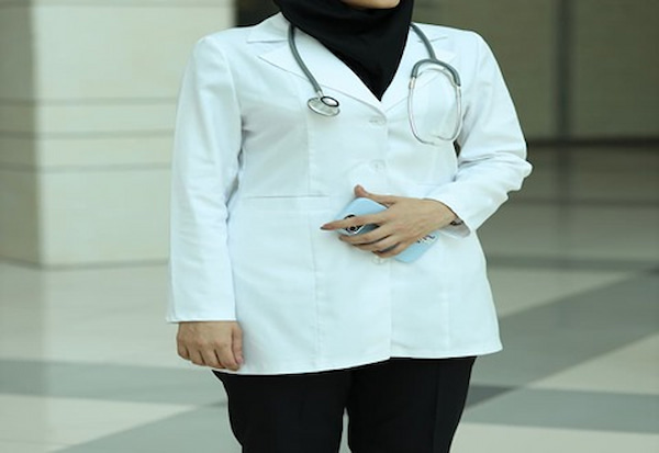 تصویر 3 از قیمت روپوش پرستاری سفید + خرید باور نکردنی